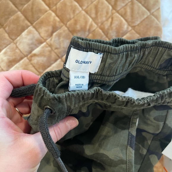 Boys old navy size xxl camo jogger. fits like a woman’s size 6 - Picture 3 of 5
